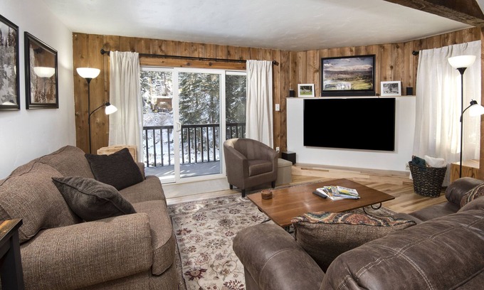 Vail Condo | Creekside 3 Bdrm Condo on Bus line, Convenient, family friendly, Great Value