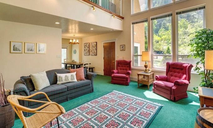 Snowbird Cabin | Creekside Cabin at Vivian Park- 15 min to BYU, 5 min to Sundance