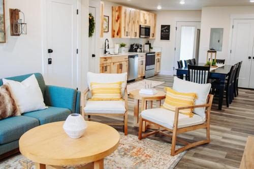 McCammon House | Creekside Cabins Hickory Stay w views near Lava