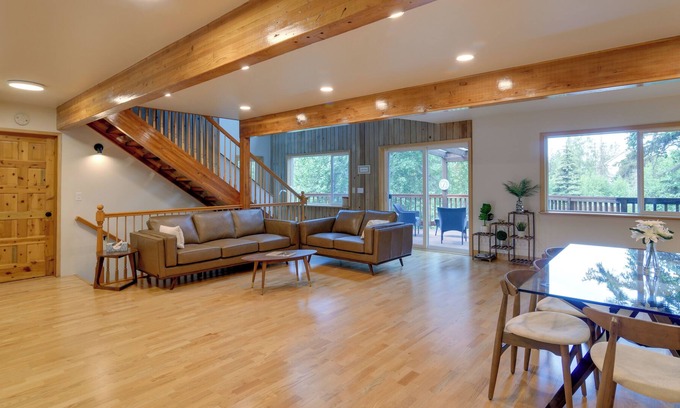 Taku - Campbell House | Creekside Home Centrally Located in Anchorage!