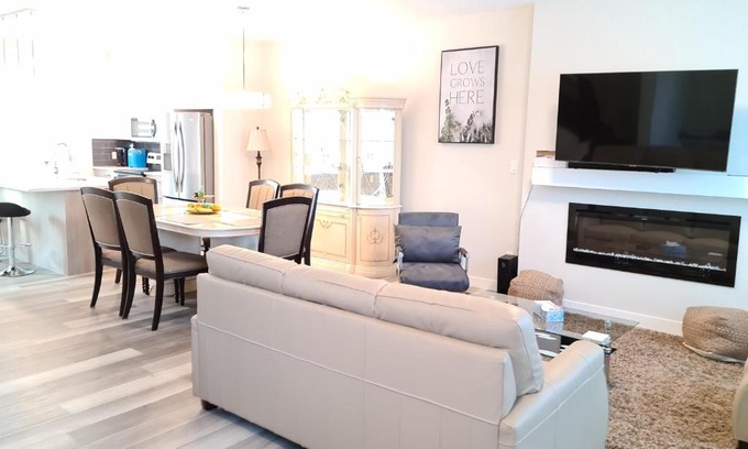 Southwest Edmonton Apartment | Creekwood Lodgette 3-Bedroom Luxury Suite