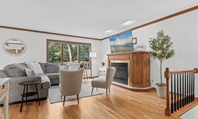Stillwater House | Croixwood Cottage: 5BR luxe retreat near downtown Stillwater—book today!