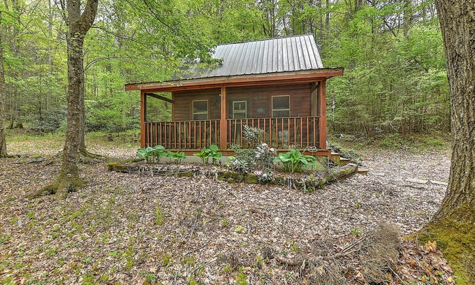 Butler Cabin | Cross Creek Ranch located near Lake Watauga and Mountain City