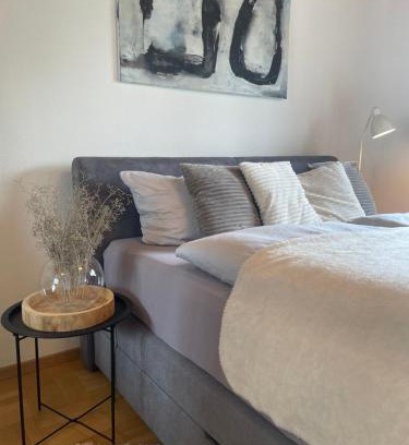 Mader Apartment | CROWN LIVING Design Apartment - 2 Schlafzimmer - Küche - gratis Parkplatz - Abstellraum für Fahrräder/Ski