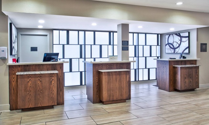 Northbrook Hotel | Crowne Plaza Chicago-Northbrook by IHG