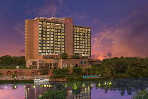 Maradu Hotel | Crowne Plaza Kochi by IHG