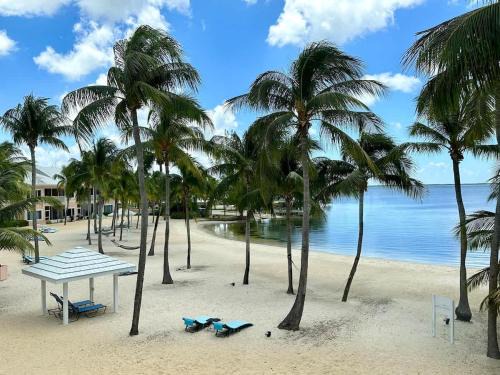 Rum Point House | Crystal Kai Condo