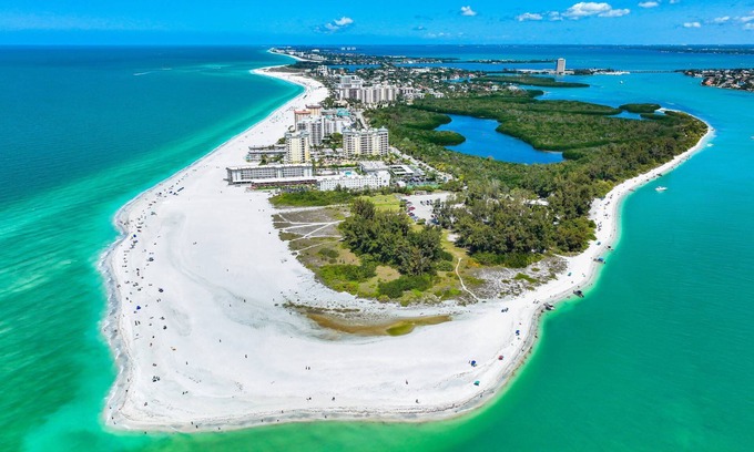 Siesta Key Condo | Crystal Sands & Dreams