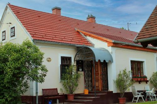 Velemer House | Cserépmadár szállás és Csinyálóház