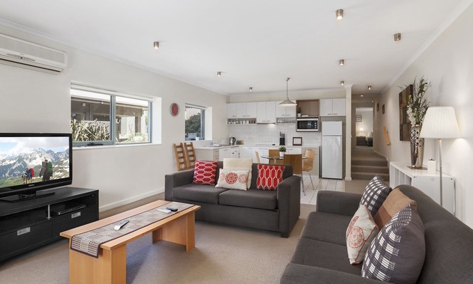 Lorne Apartment | Cumberland Resort Lorne private Apartment near beach, pool, spa, tennis, shops