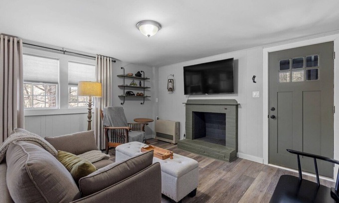Bradford Cottage | Current Cottage: Waterside 1 Bed 1 Ba Private Pond
