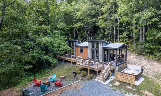 Robbinsville Cottage | Customer Appreciation Year! Get a free night!