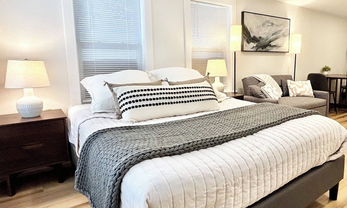 Arlington Apartment | Cute Accessible Studio: No stairs, W/D, Parking