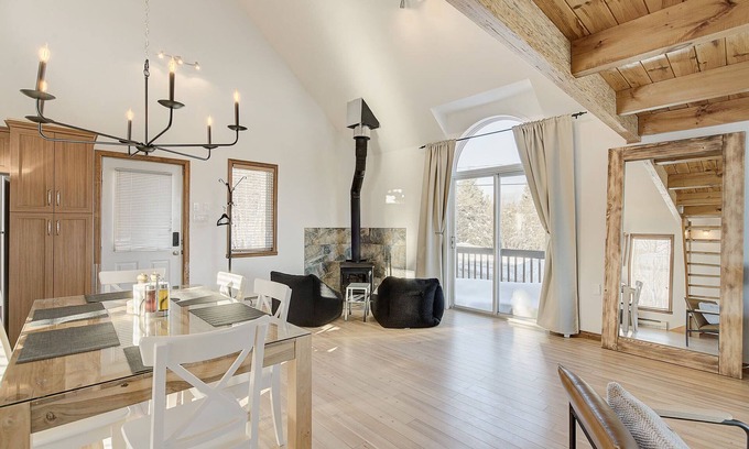 Baie-St-Paul Apartment | Cute Apt with Views with Fireplace, 10 min Massif