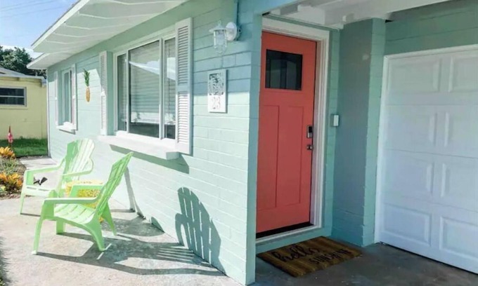 Ocean Shores House | Cute Beach House half a block from the beach 🏝