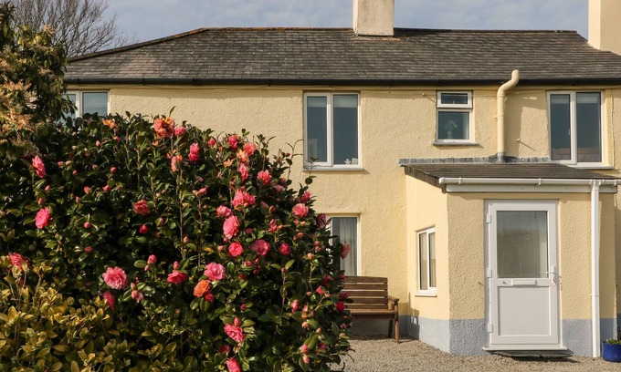 Pensilva Cottage | CUTKIEVE FARM COTTAGE, romantic, with a garden in Pensilva
