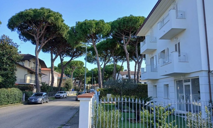 Pinarella Apartment | CV006 - Cervia, elegant two-room apartment with air conditioning