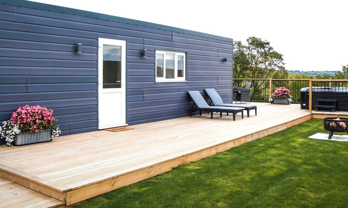 Newcastle-on-Clun Cottage | Cwm Heulog - Cabin with Hot Tub Sleeping 4, Pet Friendly
