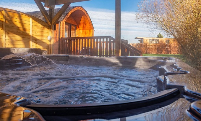 Ely Cabin | Cygnet - Mini Pod with Hot Tub