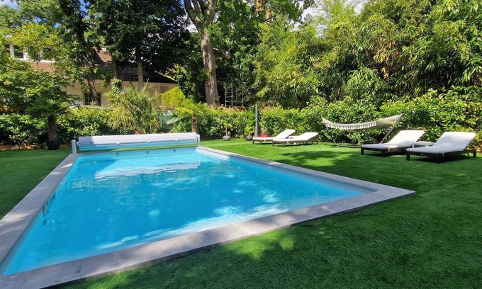 Le Vesinet Apartment | Dépendance à Louer : le Vésinet 10 minutes from the train station