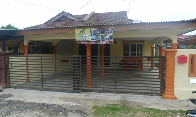 Kampung Sura House | D'elzarra Home
