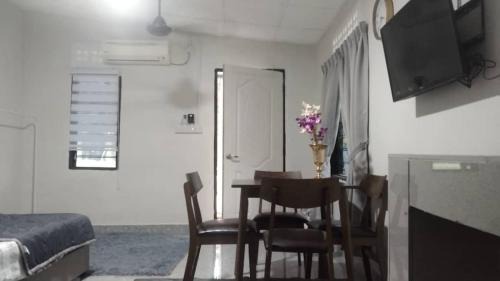 Jenjarom House | D'Orkid Homestay Kebun baru