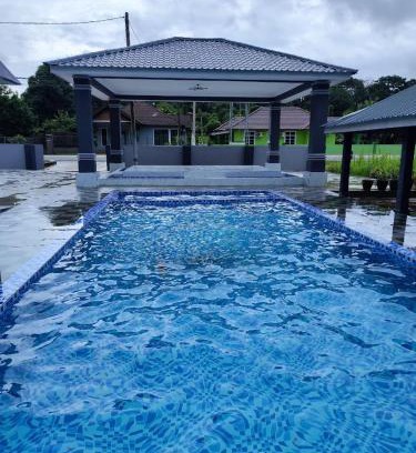 Kampung Dusun Rendah House | D’wokah Roomah Pool & Space
