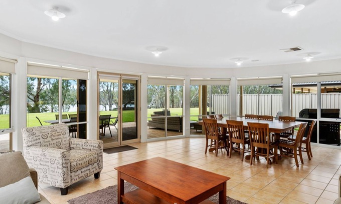 Bundalong House | D3 Ski Ranch. 5-bedroom waterfront home and private jetty.