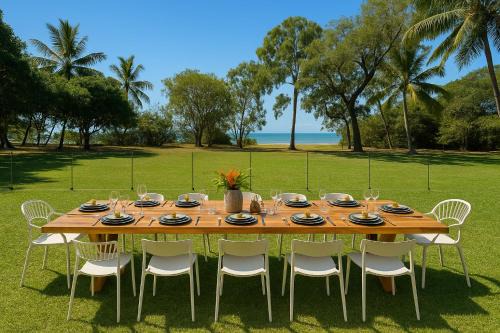 Kewarra Beach House | Da White Beachfront House Near Palm Cove