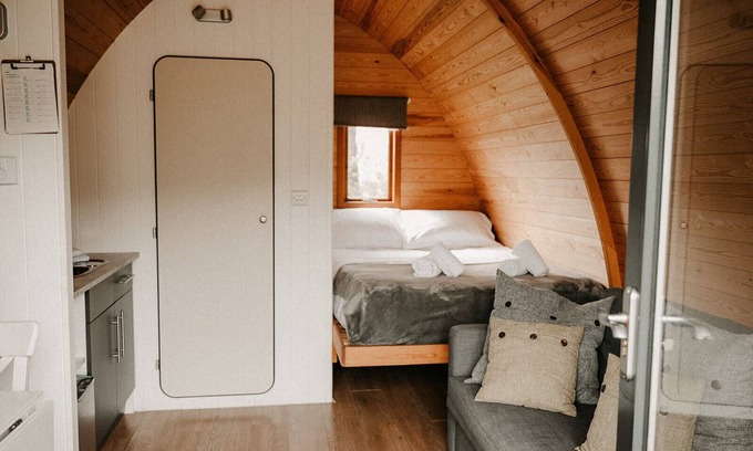 Torver Ski Chalet | Daffodil Mega Pod Glamping with wood fired Hot Tub