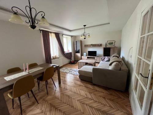 Uzice Apartment | Daisy