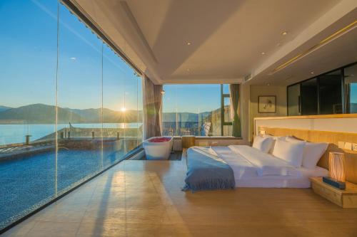 Dali Town Hotel | Dali Muhai Island Designer Seaview Manor