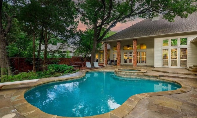 Park Central House | Dallas Gem 5 Bedrooms Home with Pool, Game Room