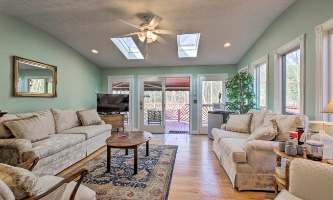 Damascus House | Damascus Home with Fire Pit and Views, Walk to Shops!