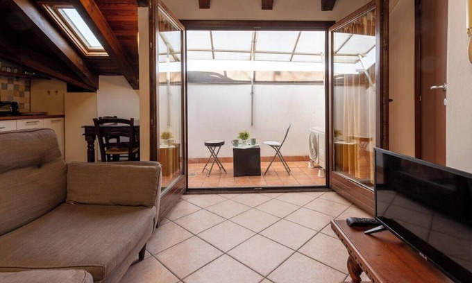 Novara Condo | Dante's Skyview (Loft privato)