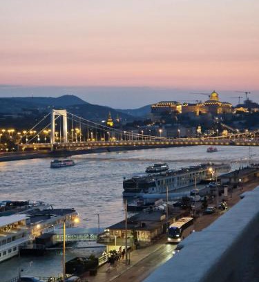Inner City Budapest Apartment | Danube Wonder View 2