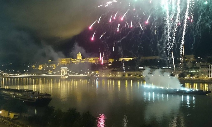 Lipotvaros Apartment | danurama, center of the city, overlooking the danube, enjoy, ladies & gentlemen!