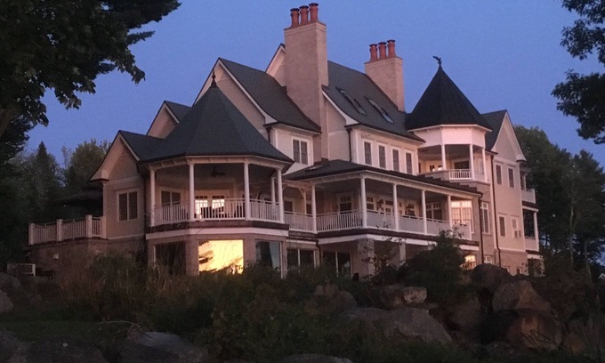 Dufferin Bed & Breakfast | Darren Guest Rm 1 - w/beautiful views of the St Croix River.