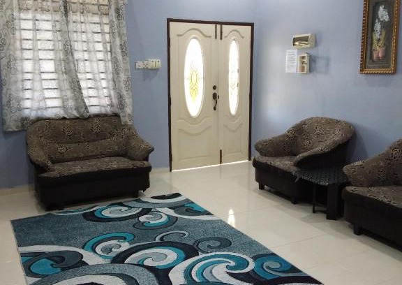 Kampung Balai Besar House | Davallia Homestay