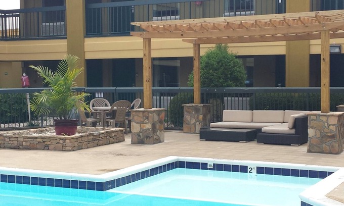 Gadsden Hotel | Days Inn by Wyndham Attalla