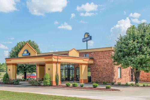 Calvert City Hotel | Days Inn by Wyndham Calvert City - Paducah East