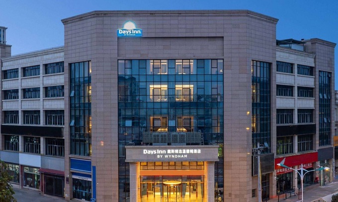 Tongliang District Hotel | Days Inn by Wyndham Chongqing Tongliang