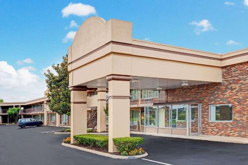 Clarksville Hotel | Days Inn by Wyndham Clarksville TN