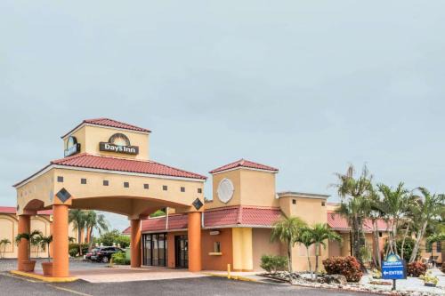 Biggar Hotel | Days Inn by Wyndham Fort Myers