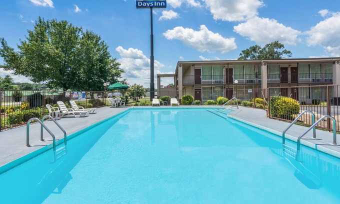 Hurricane Mills Hotel | Days Inn by Wyndham Hurricane Mills