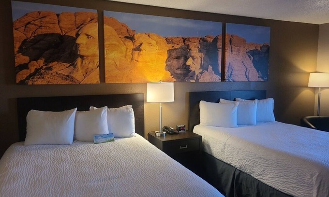 Watertown Hotel | Days Inn by Wyndham Watertown