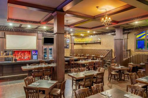 West Edmonton Hotel | Days Inn & Suites by Wyndham West Edmonton