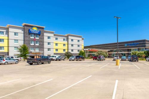 Lubbock Hotel | Days Inn & Suites by Wyndham Lubbock Medical Center