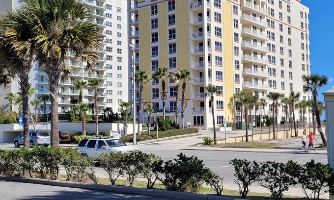 Daytona Beach Condo | Daytona Beach FL Opus 3 Bedroom 3 Bath Direct Oceanfront Condo