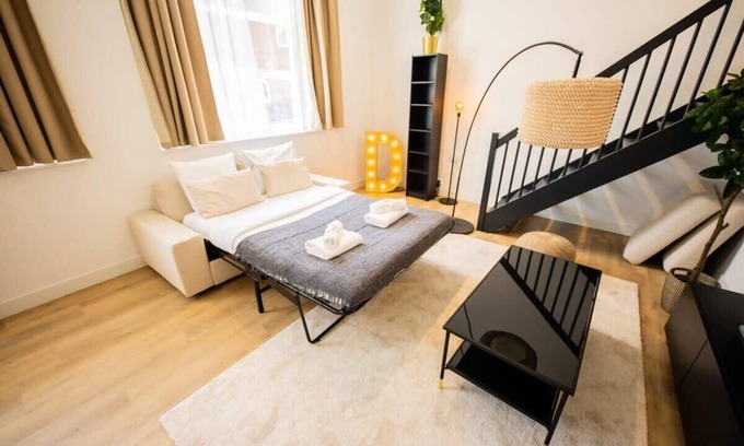 De Bilt Apartment | Dazzling 2 Bed Serviced Apartment 90m2 -ESS38D-